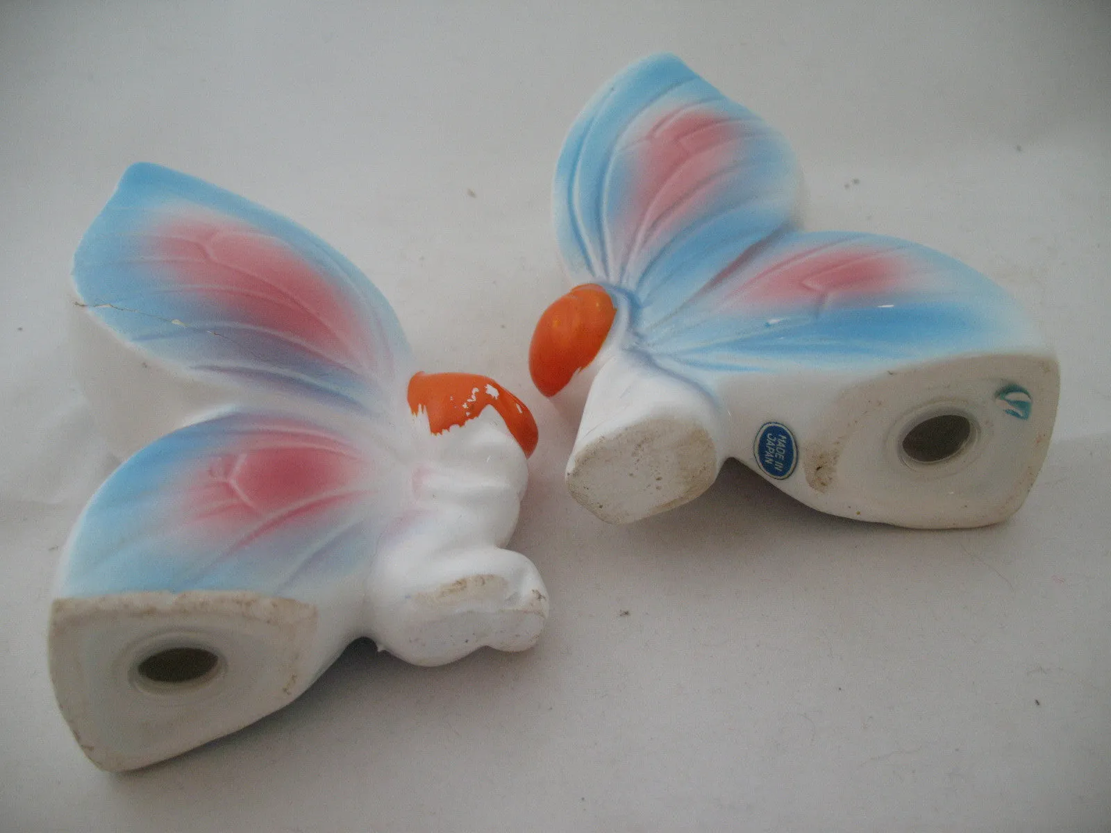 LOT 2pc BLUE PINK BUTTERFLY BUTTERFLIES Ceramic Kitchen SALT PEPPER SHAKER JAPAN