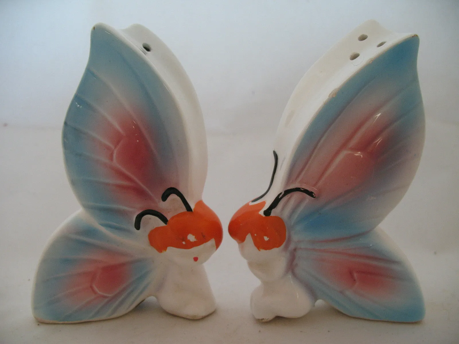 LOT 2pc BLUE PINK BUTTERFLY BUTTERFLIES Ceramic Kitchen SALT PEPPER SHAKER JAPAN