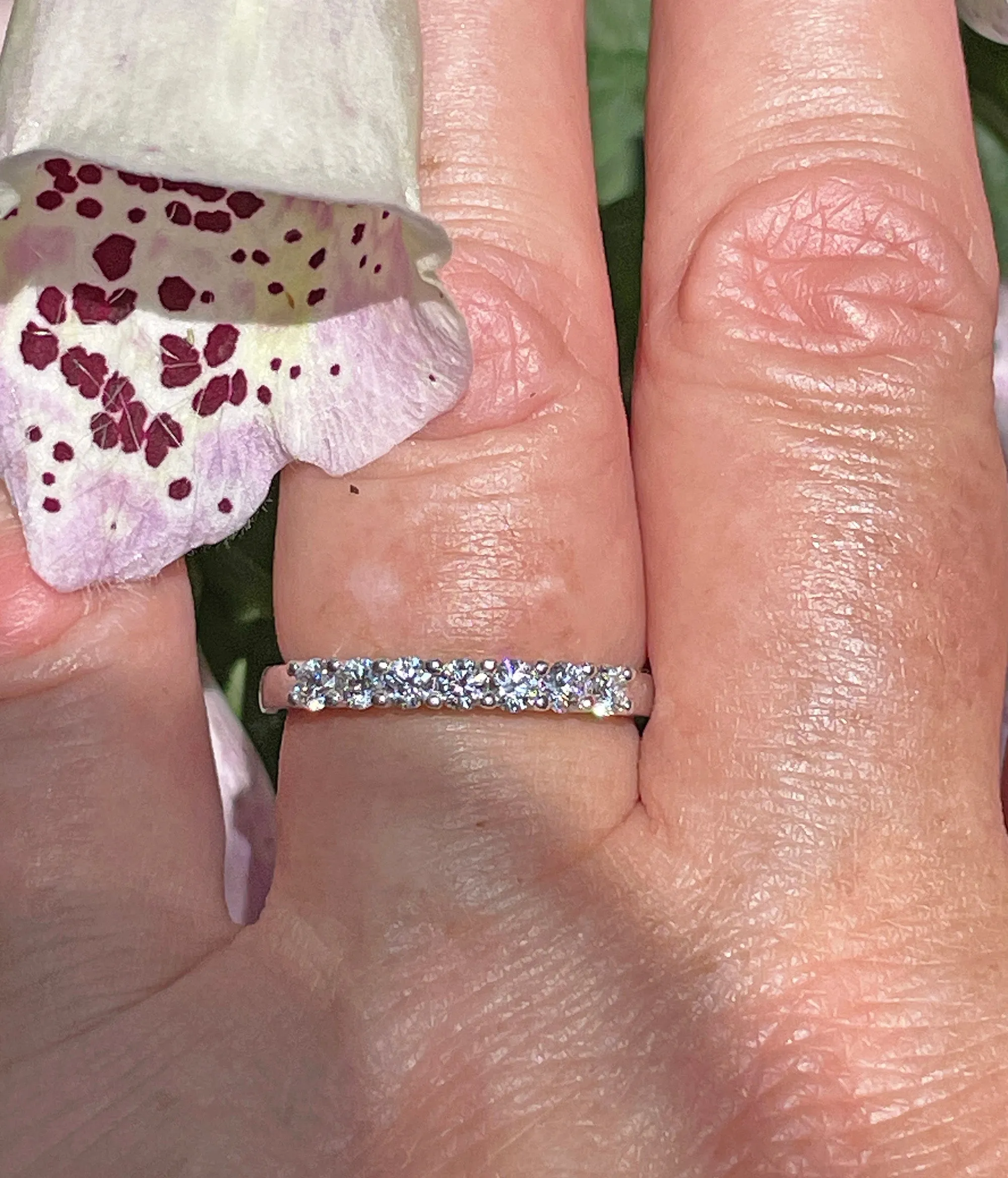 TIFFANY & Co Authentic Embrace with a Half Circle of 7 Diamonds Forever Platinum Ring Pt950