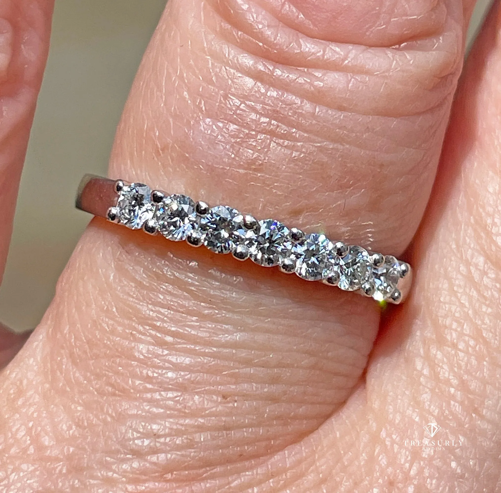 TIFFANY & Co Authentic Embrace with a Half Circle of 7 Diamonds Forever Platinum Ring Pt950