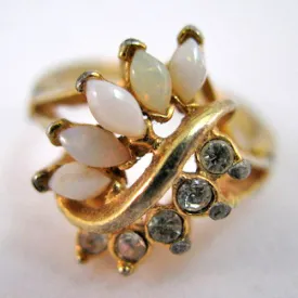 VINTAGE Gold Tone WHITE OPAL Crystal Glass Stones Cluster RING Womens Rings size 7
